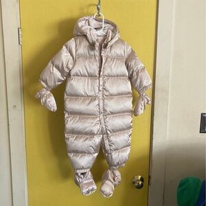 Baby Gap snowsuit with mittens 12-18m